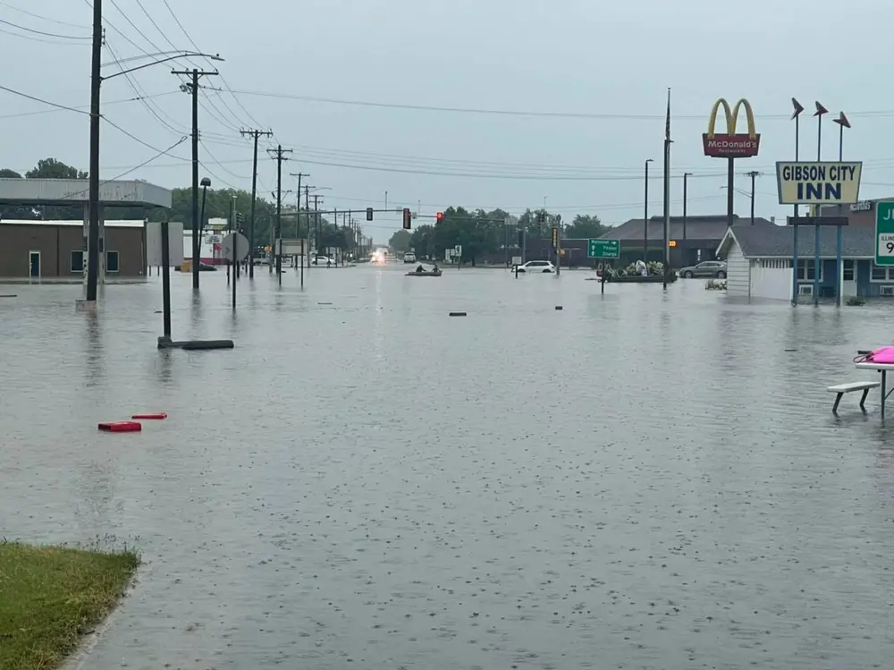 the intersection of 1st Street and Sangamon Avenue